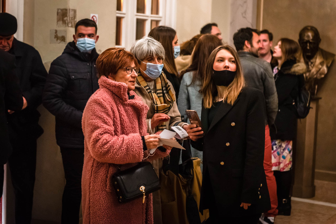 Ženski orkestar do suza nasmijao šibensku publiku, likovi su nam bolno poznati!