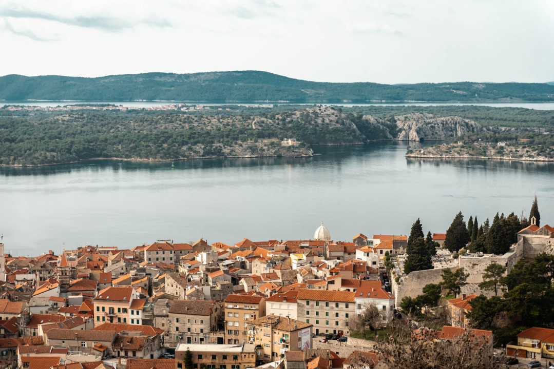 Sv. Ivan u niskom startu: Sređuju se zelene površine, stiže namještaj za dvorane, a uređenje parkinga će pričekati 