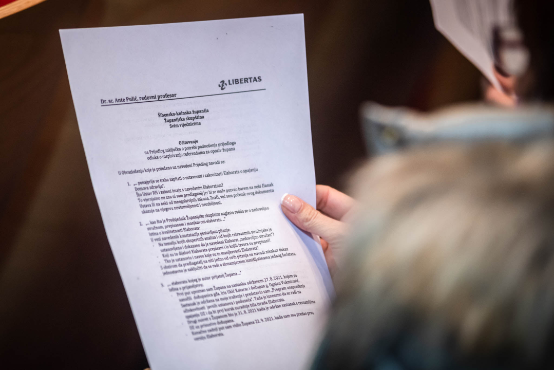 Prilično loša predstava na sjednici Županijske skupštine u drniškom kinu: Bilo je i kokica 