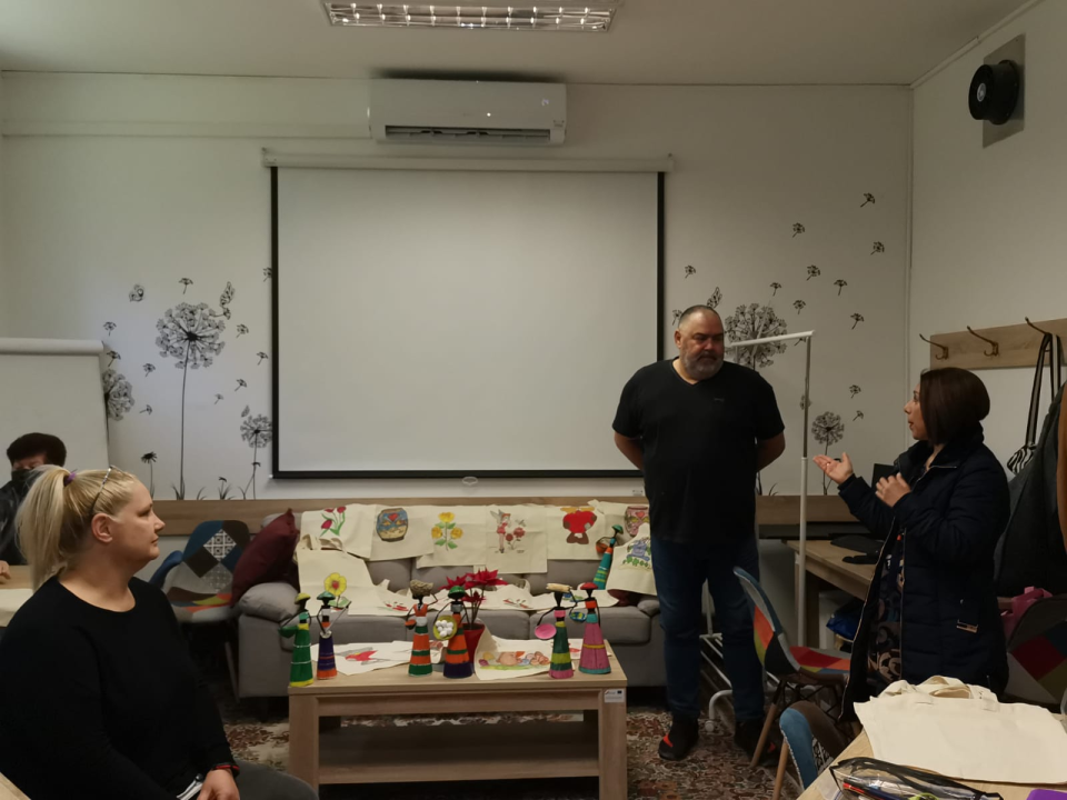 Šibenske umirovljenice izradile platnene vrećice za Udrugu Liga protiv raka i Udrugu Aurora  