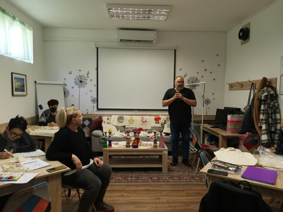 Šibenske umirovljenice izradile platnene vrećice za Udrugu Liga protiv raka i Udrugu Aurora  