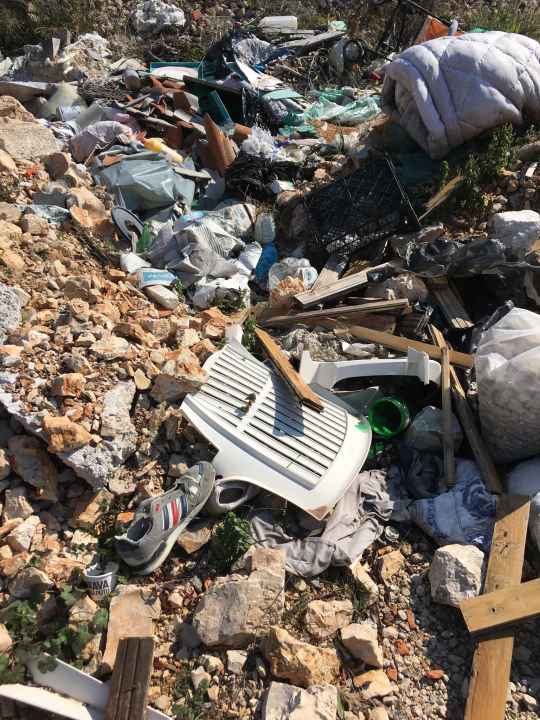 Stara rasvjeta s rive završila na TEF-u okružena tonama građevinskog i drugog otpada!