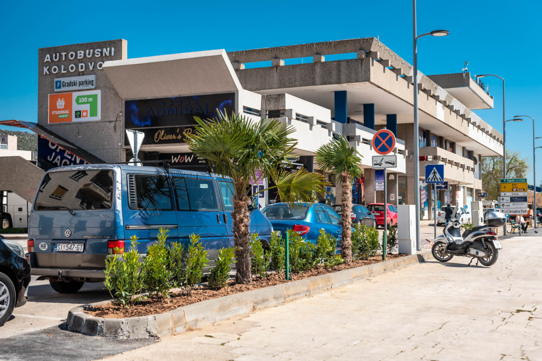 Riva do sezone u kompletno novom ruhu: Nakon zamjene rasvjete počelo uređenje zelenih površina  