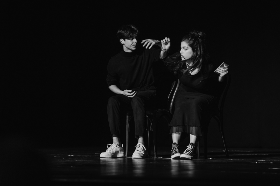 Smijeh i suze za Luku Škarića koji je iz publike gledao prijatelje kako mu ‘Mojom pričom’ skupljaju novac za operaciju