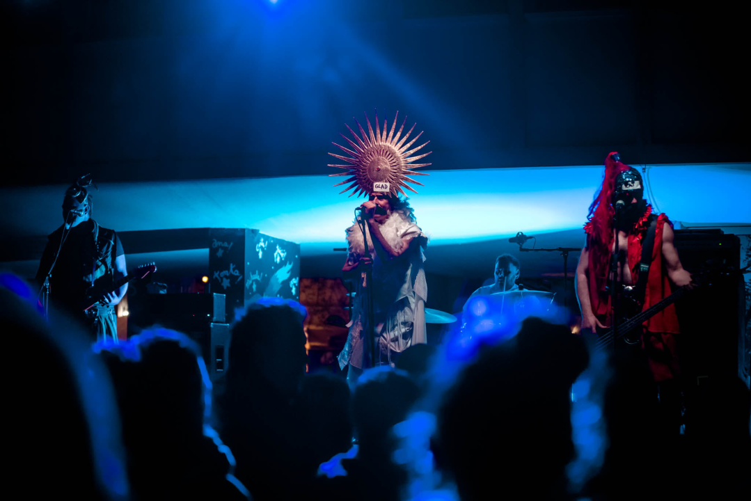 Članovi Leta3 na binu izašli kao jahači apokalipse: 'Napokon da smo više i ovo dočekali, baš guštamo večeras'