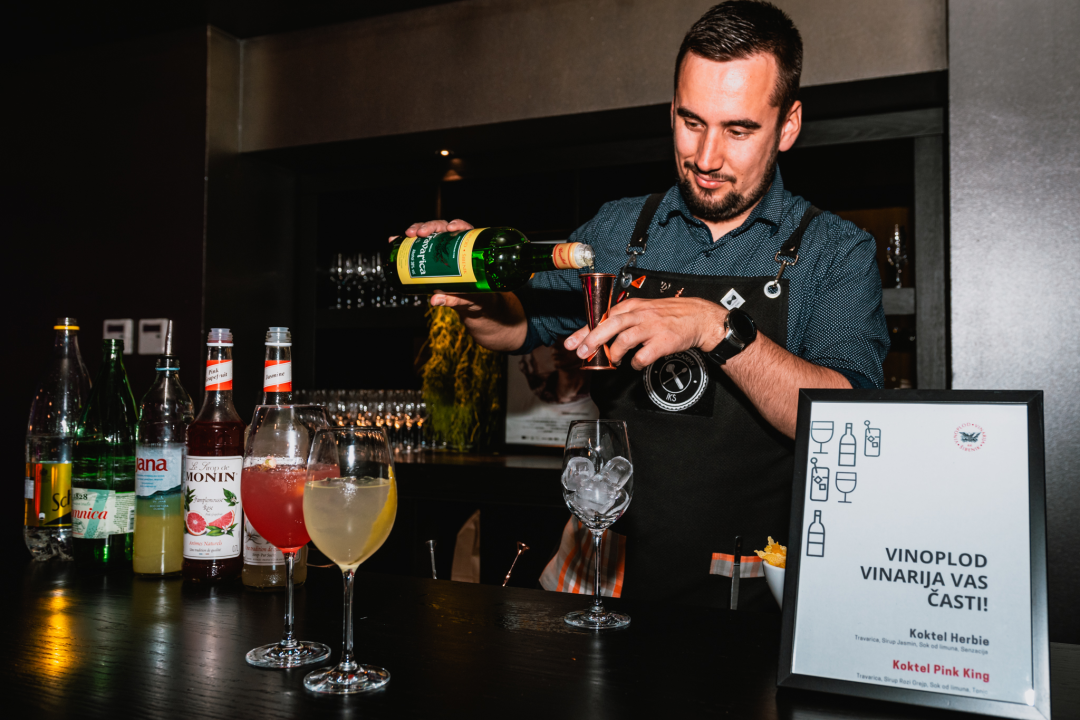 Spektakularne slike na pozornici Arsena: 'Boginja gitare' Kaki King u Šibeniku doslovno obojala zvuk!