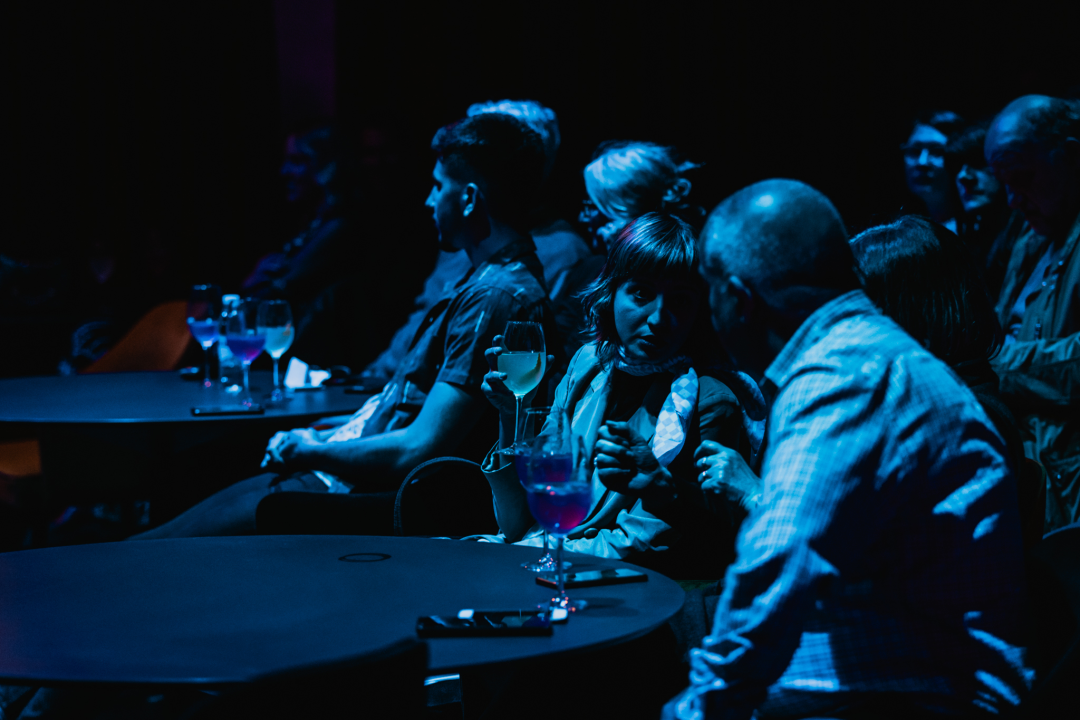 Spektakularne slike na pozornici Arsena: 'Boginja gitare' Kaki King u Šibeniku doslovno obojala zvuk!