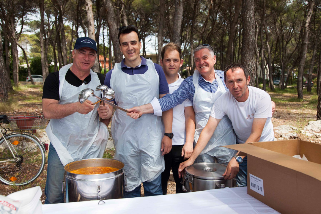 Na Skradinskom buku i na Jadriji opet besplatni fažol za Praznik rada: Svirat će i Feniksi 