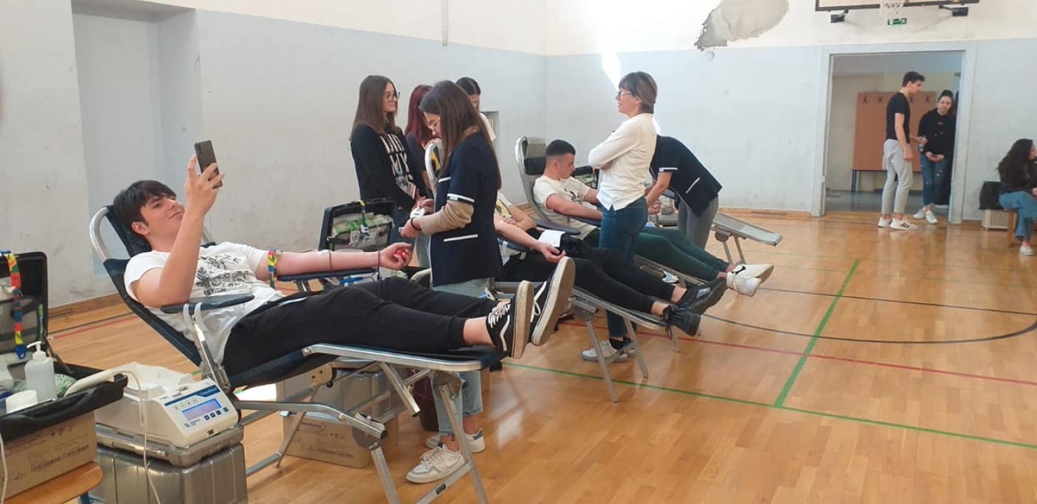 Maturanti i djelatnici šibenske gimnazije darovali krv