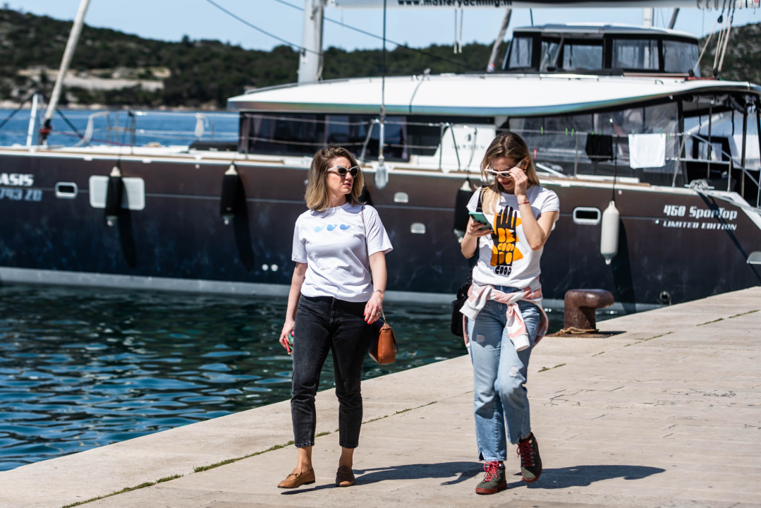 Ležerne i svijetle kombinacije u koje ćete se zaljubiti: Provjerite tko nam je upao u oko ovih dana