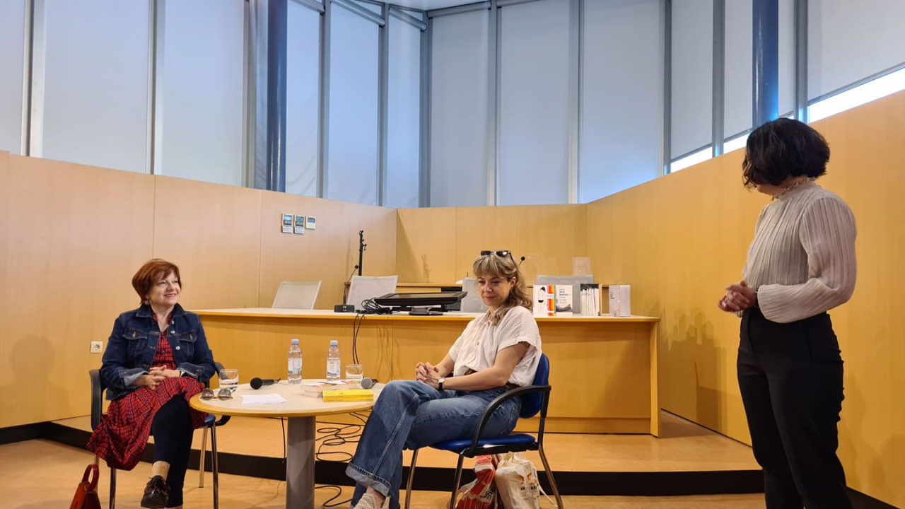 Knjižnica ugostila književnicu koja se u svojem romanu ispričala nevidljivim članovima društva