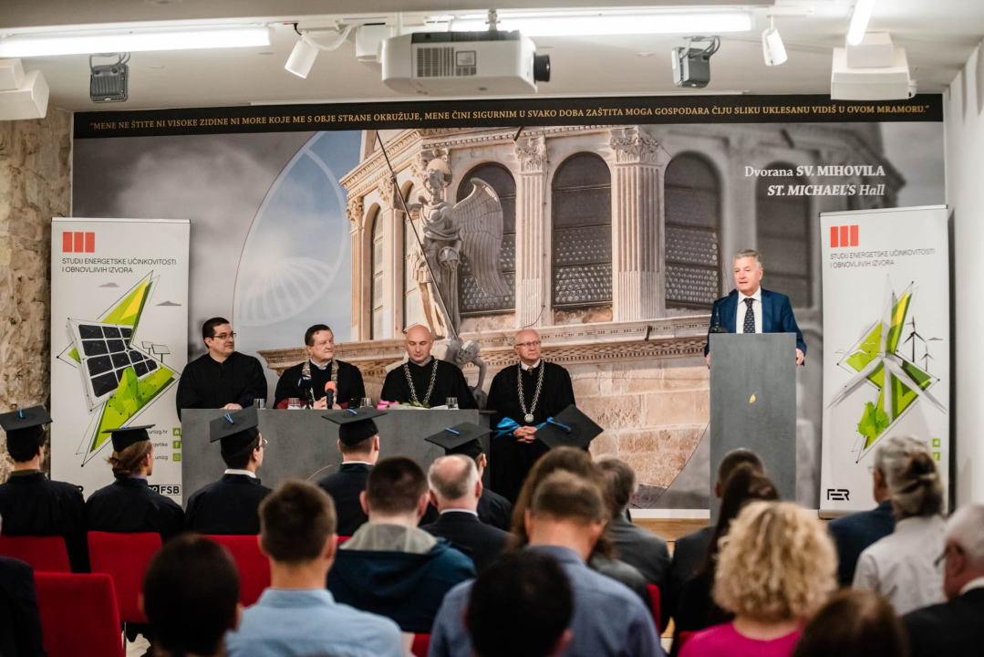 U Šibeniku promovirana četvrta generacija inženjera prvostupnika energetskih tehnologija: Stigao i rektor Boras
