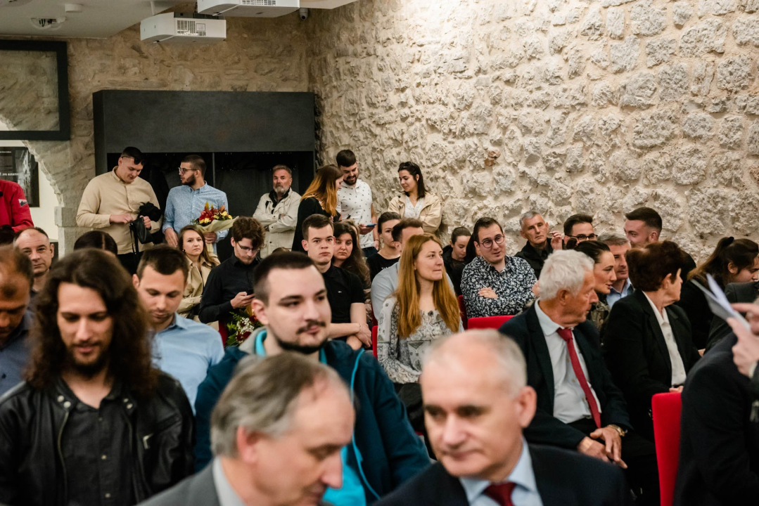 U Šibeniku promovirana četvrta generacija inženjera prvostupnika energetskih tehnologija: Stigao i rektor Boras