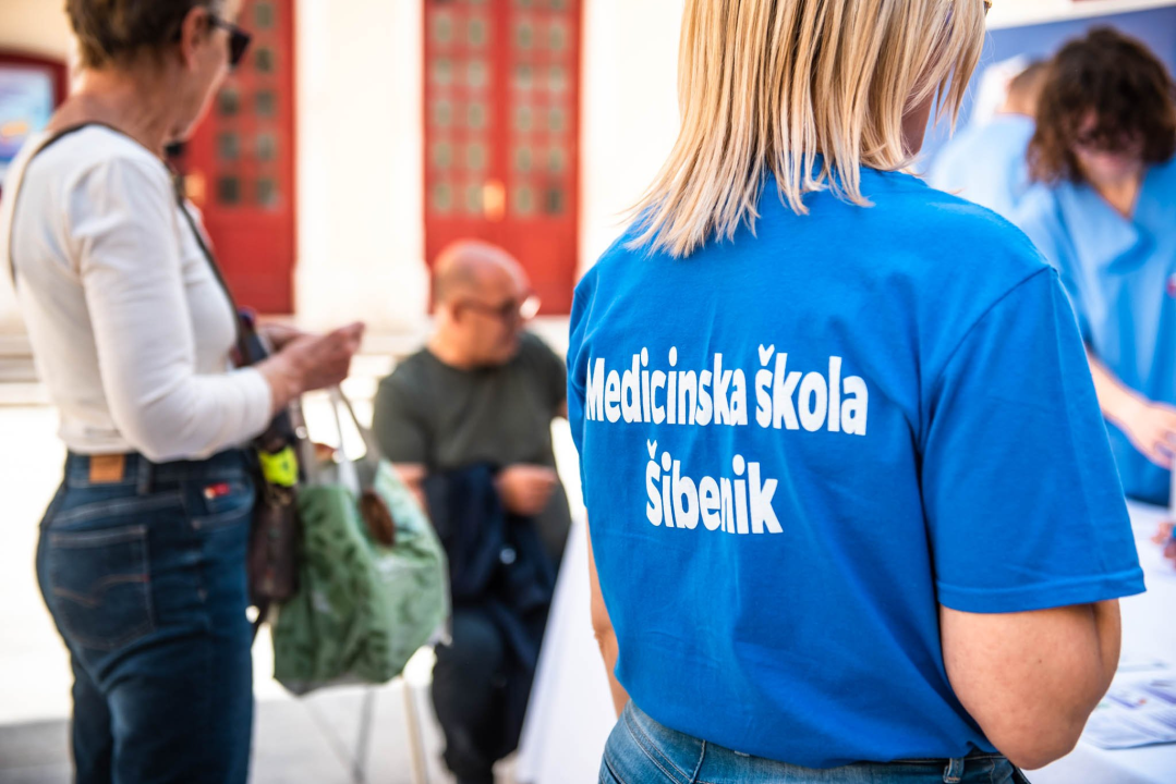 Učenici Medicinske škole Šibenčanima mjerili tlak i šećer