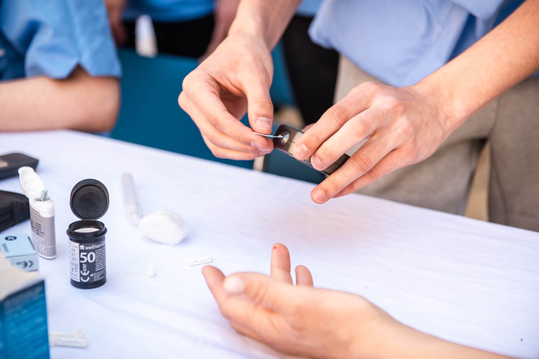 Učenici Medicinske škole Šibenčanima mjerili tlak i šećer