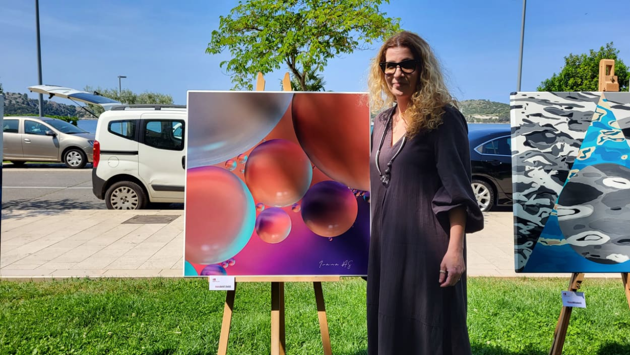 Izložba stolova: Apostolove kontra korone zamijenili apostolovi za mir