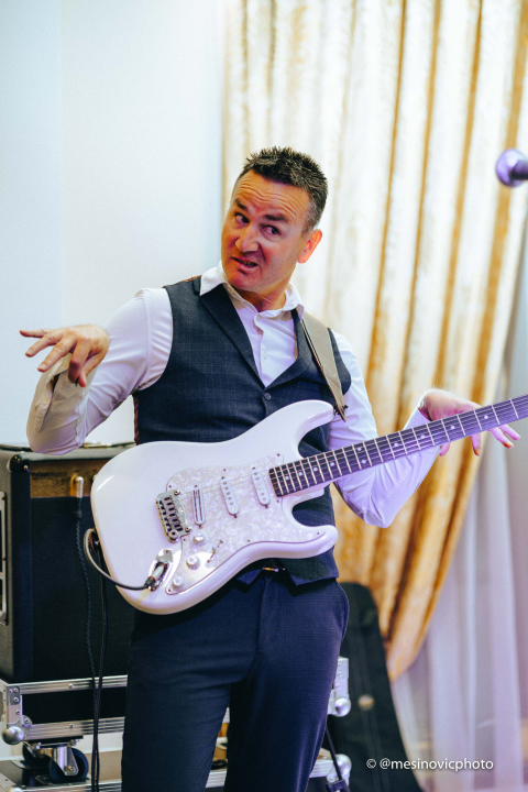 Pogledajte kako su zablistali učenici Industrijsko-obrtničke škole na svom maturalnom plesu (1. dio)