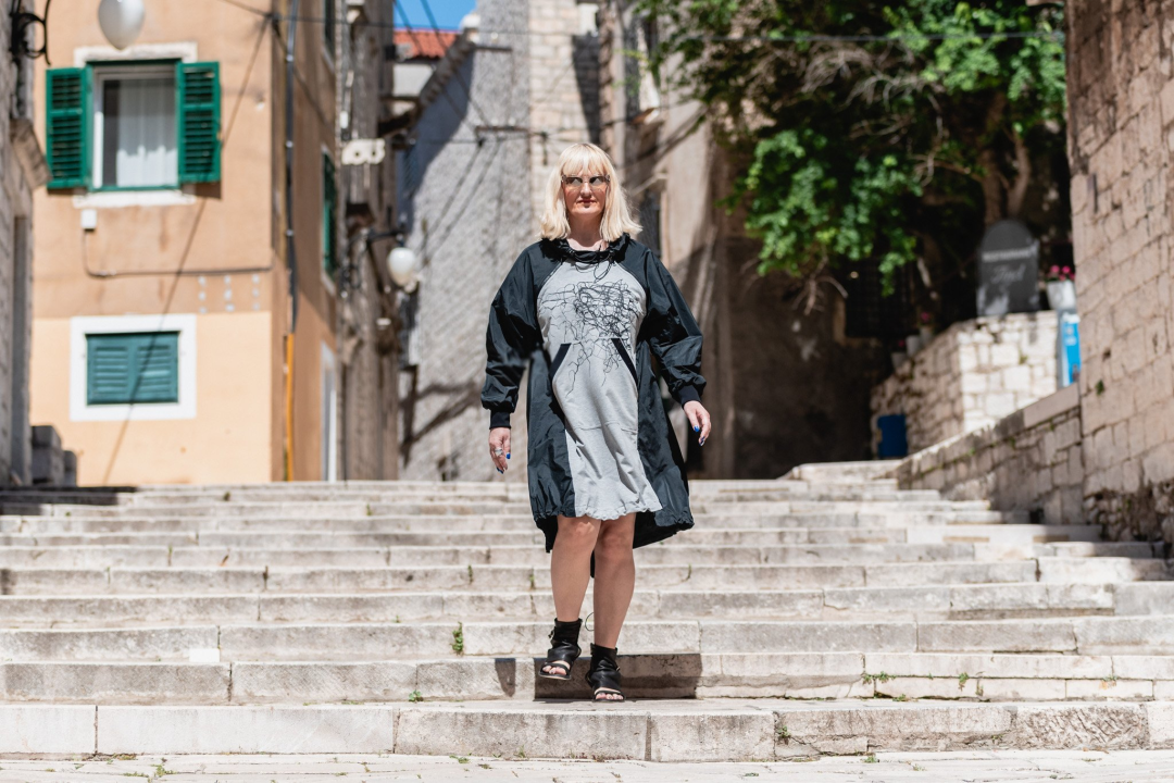 Osvježite svoju garderobu dizajnerskim komadima iz Galerije Juraj Dalmatinac!