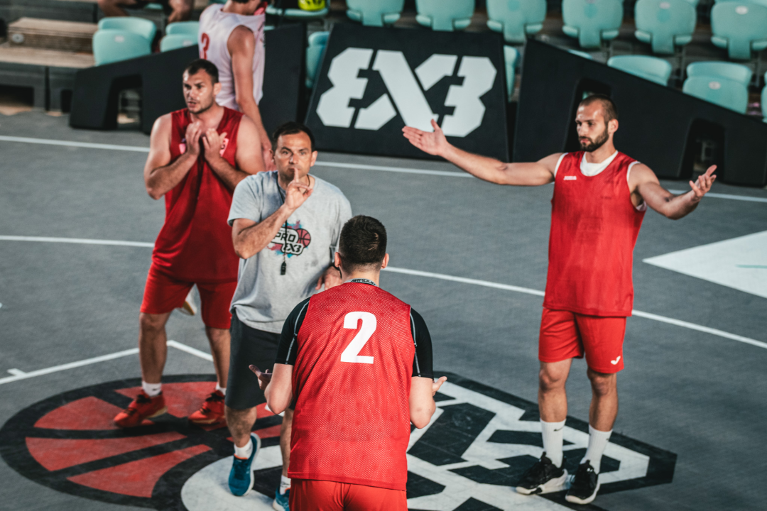 Basket se na Mihovilu i sinoć igrao pred gotovo praznim gledalištem, ako izuzmemo igrače!
