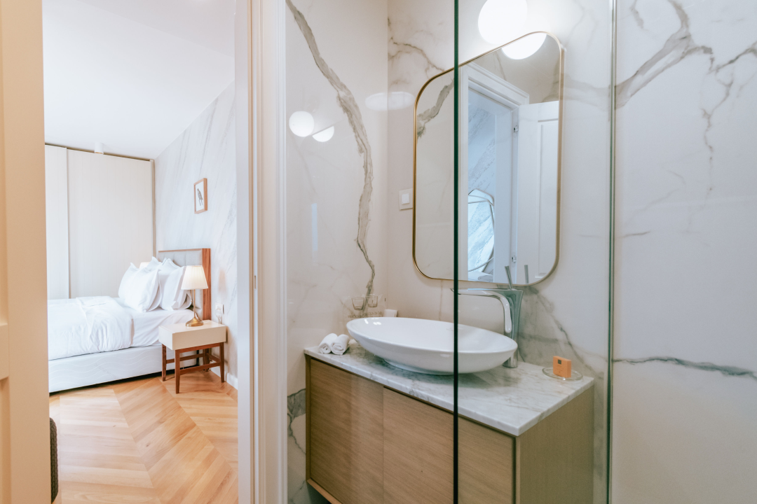 Oduševio nas je luksuz s katedralom na dlanu! Armerunov apartman jedinstven je spoj tradicije i modernog dizajna