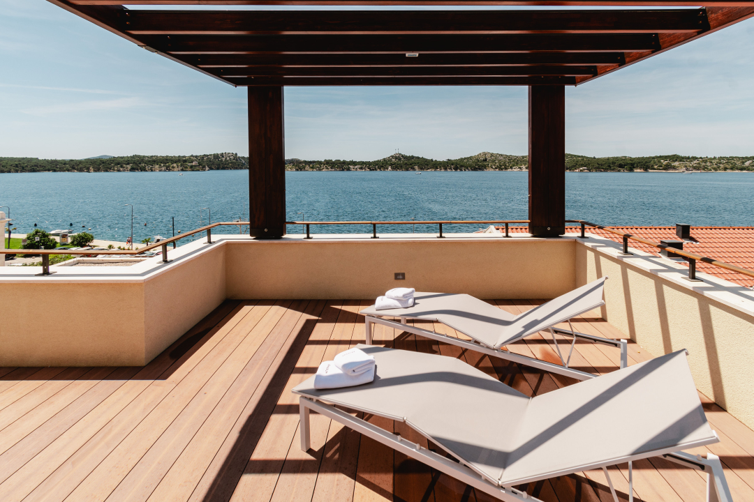 Oduševio nas je luksuz s katedralom na dlanu! Armerunov apartman jedinstven je spoj tradicije i modernog dizajna