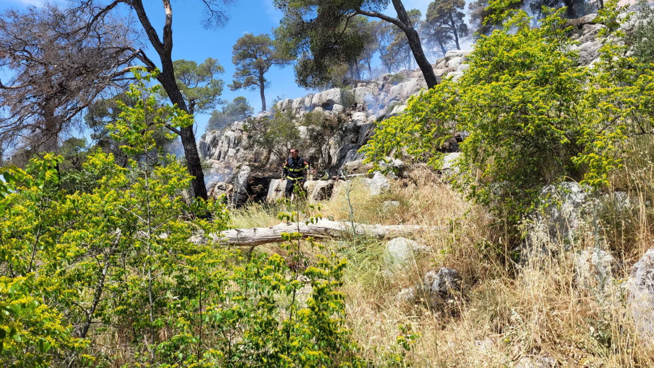 Požar ispod sv. Ivana izazvale četiri signalne rakete: Izgorjela 2,5 hektara