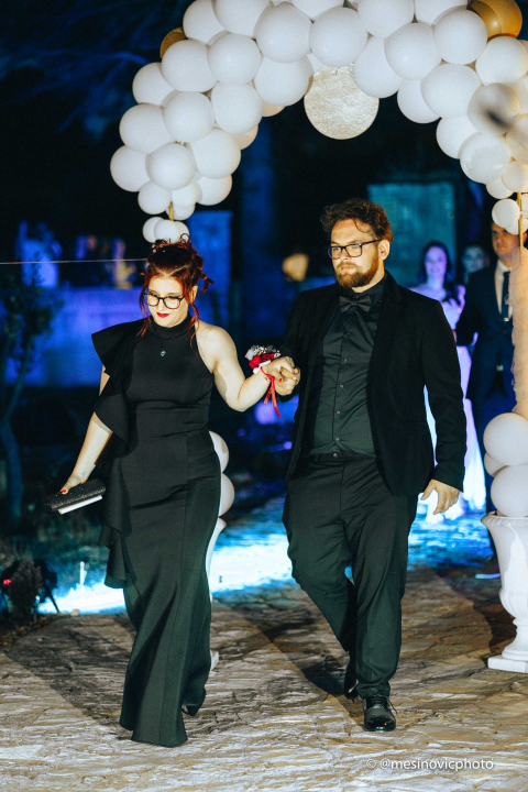 Maturanti Turističko-ugostiteljske škole u glamuroznim izdanjima proslavili kraj srednje škole! (1. dio)