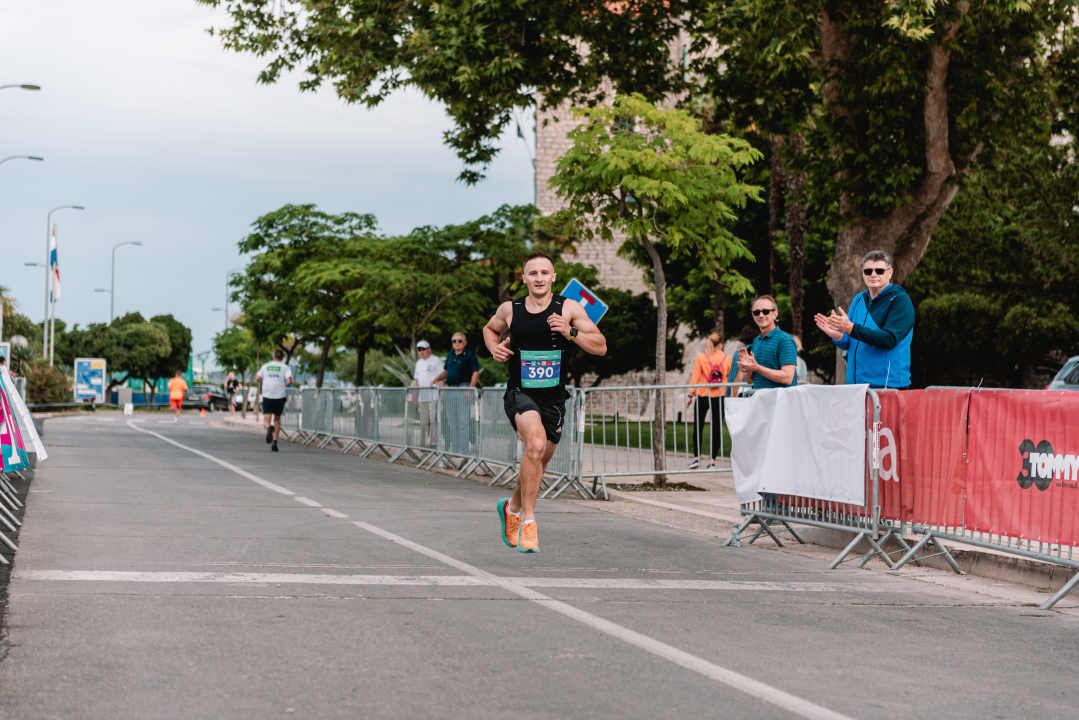 Spektakl u Šibeniku: Pivska milja je bila kao Woodstock, polumaraton završili i brojni Šibenčani