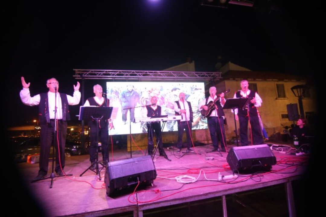 U Jezerima Dan državnosti proslavljen okupljanjem Samostalnog voda Tisno: 'Nismo samo borbena jedinica, već velika obitelj'