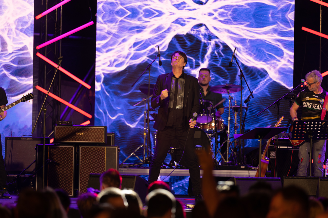 Buri usprkos, u Vodicama započeo 14. CMC festival: Publika se rasplesala uz zabavne hitove  