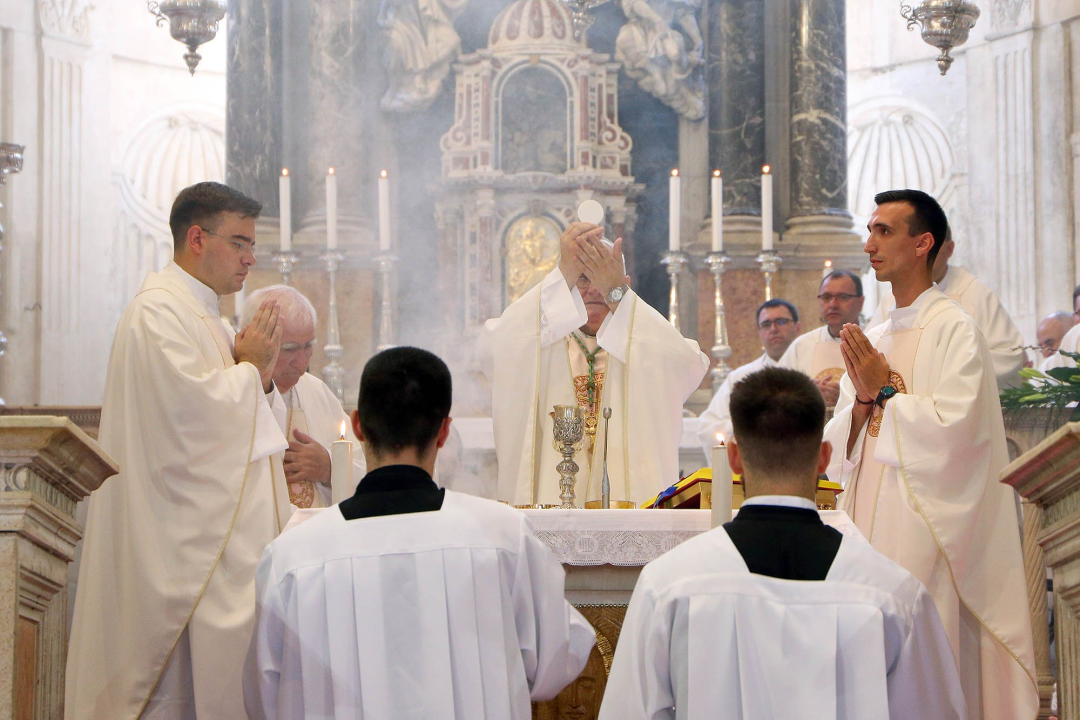 Don Šime Pleadin i don Ante Vrcić zaređeni za svećenike Šibenske biskupije