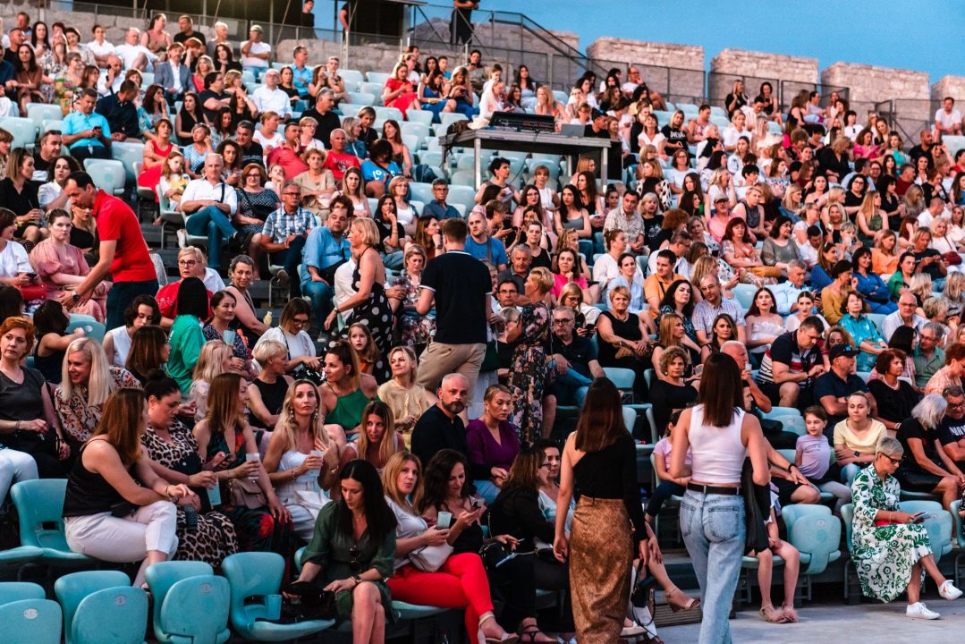 Nina Badrić šibenskoj publici nije priredila čarobno jutro, ali zato večer je