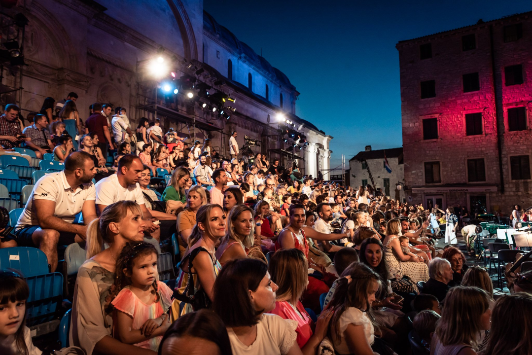 Dječji smijeh i veselje ispunili Ljetnu pozornicu: Generalna proba otvaranja 62. MDF-a Šibenik uvela u dvotjednu čaroliju 
