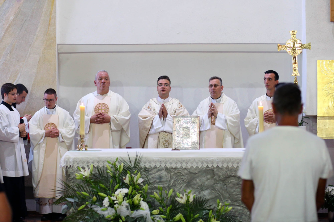 Don Šime Pleadin proslavio mladu misu u crkvi sv. Josipa u Ražinama