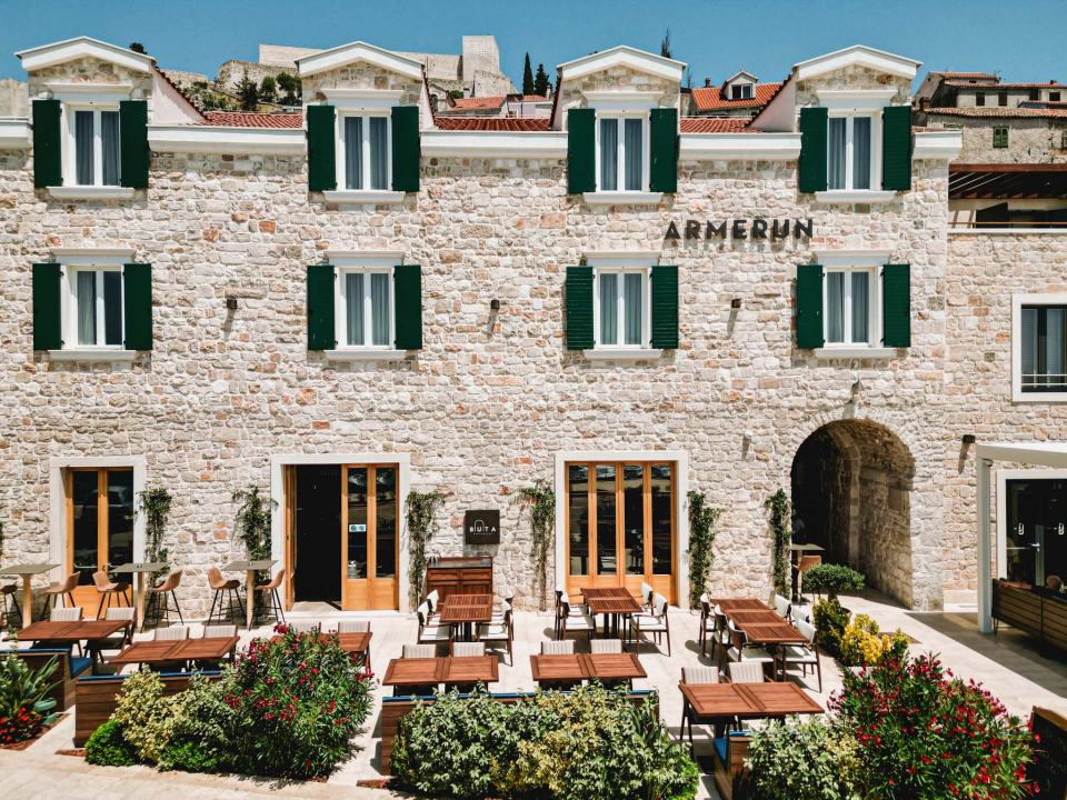 Buta je nova šibenska gastro destinacija: Uživajte u mediteranskim jelima na terasi okruženoj začinima