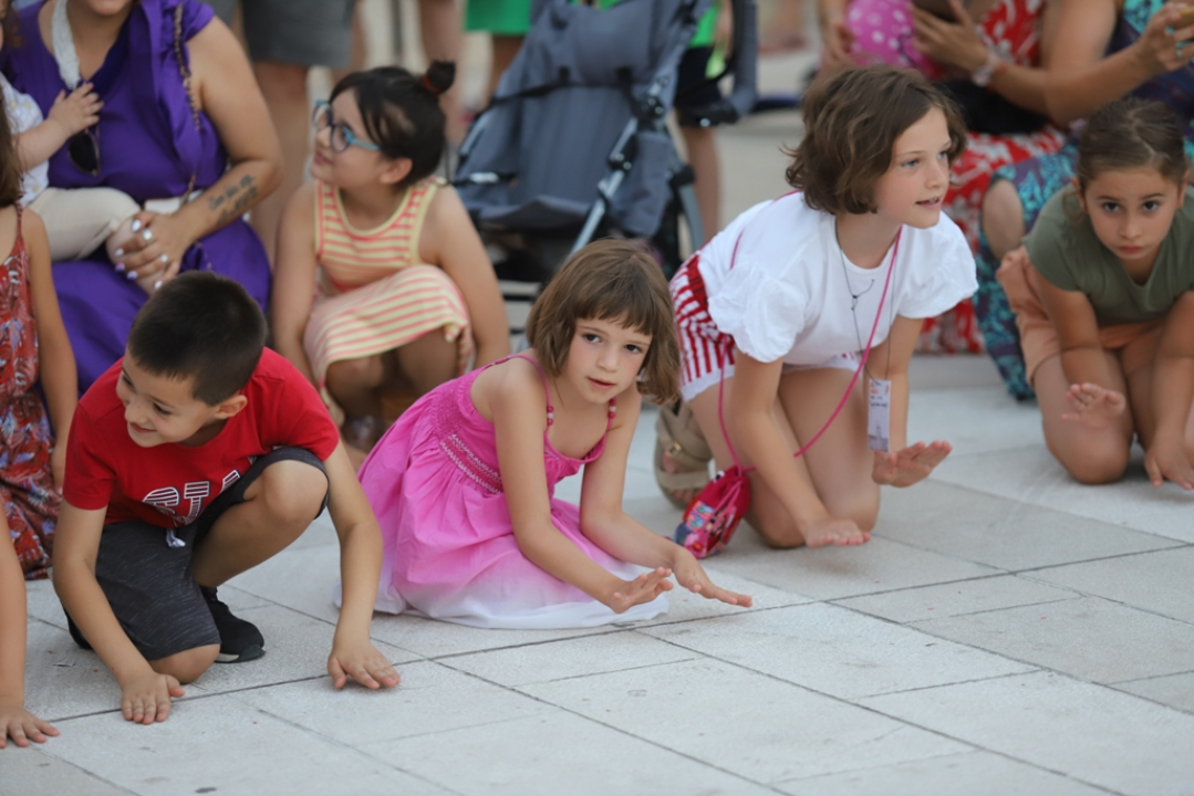 Danas je zbog MDF-a najduži dan u godini: Poznati čitaju, sajam knjiga, ulični program, predstave...