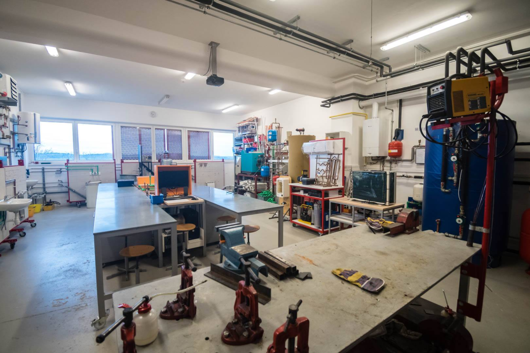 Ako želite lako pronaći posao uz dobru plaću, upišite Industrijsko-obrtničku školu!