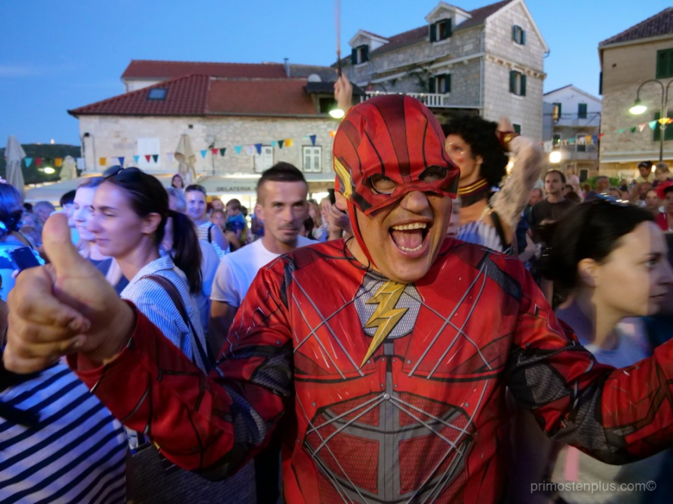 U Primoštenu održan ljetni karneval