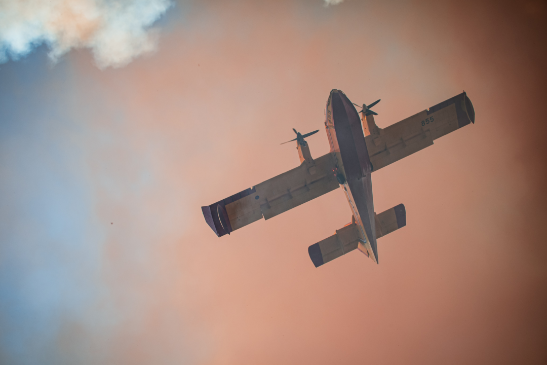 Jedan vatrogasac ozlijeđen, četveročlana obitelj iz Rasline koja je ostala bez kuće smještena u Cvjetni dom