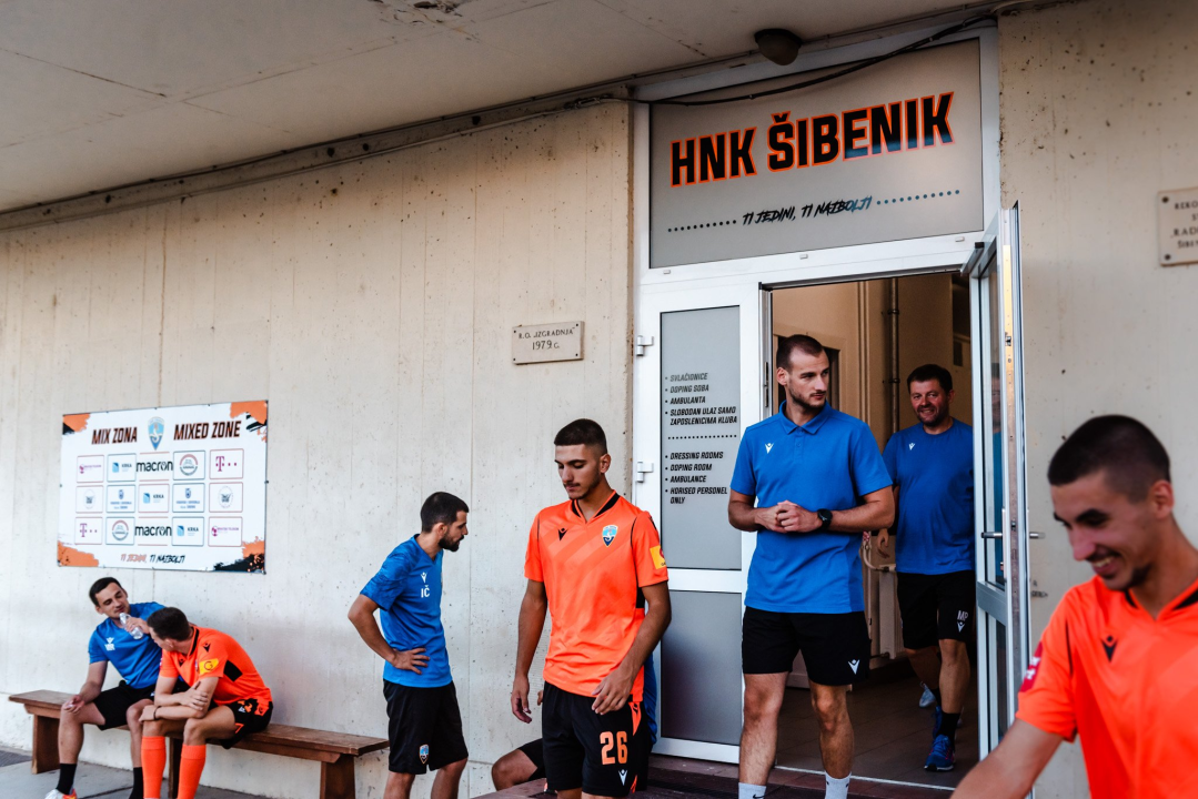 Nogometaši Šibenika odradili fotografiranje uoči subotnjeg starta nove sezone