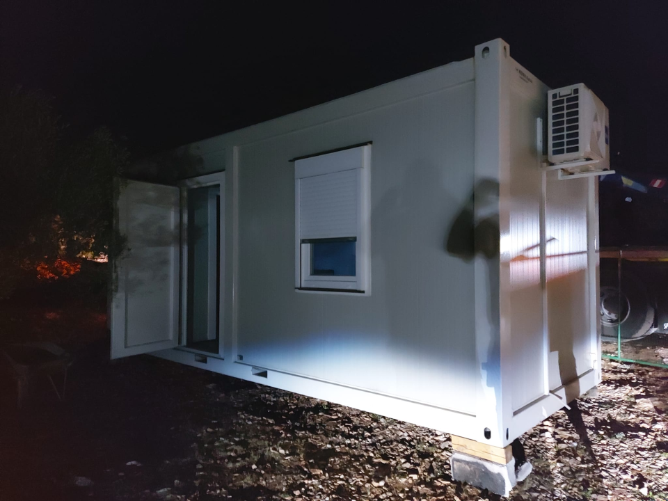 U Zaton i Raslinu stigle mobilne kućice za obitelji koje su ostale bez domova: 'Vjerujem da će zimu dočekati u novoj kući'