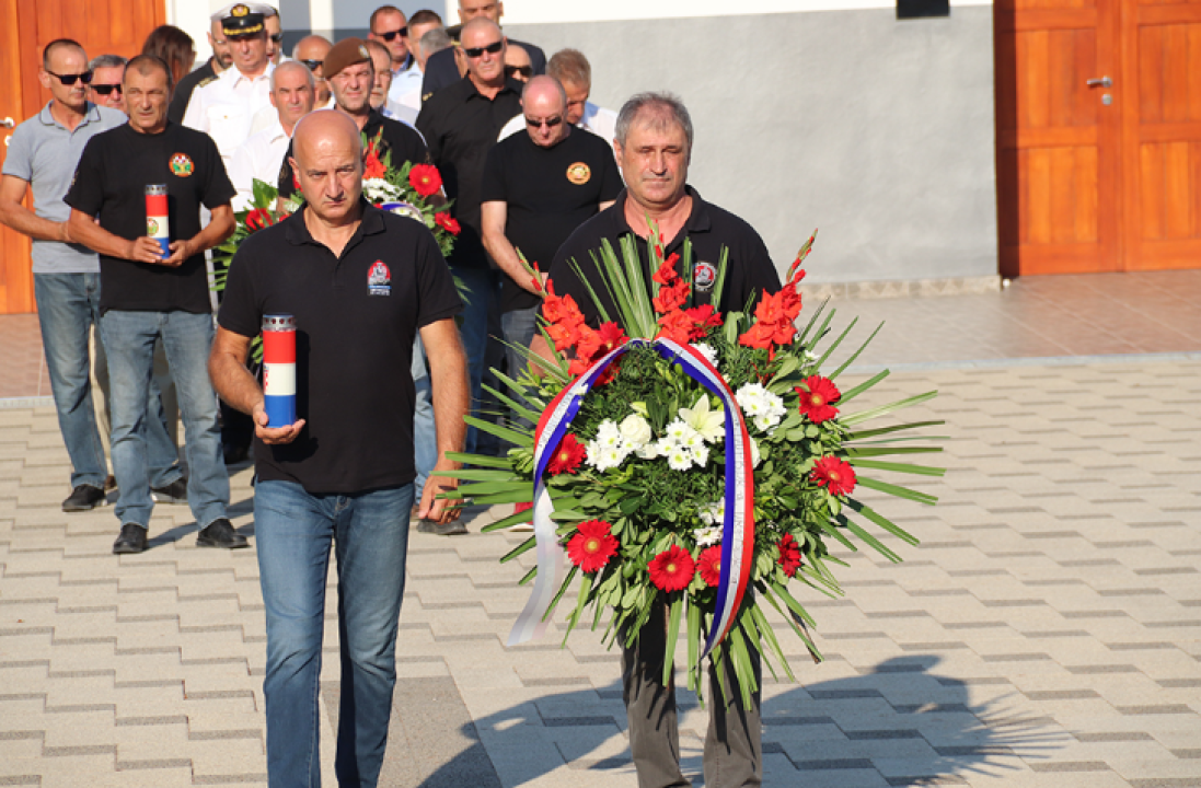 Kod Središnjeg križa na Kvanju te spomen obilježja na Baldekinu položeni vijenci