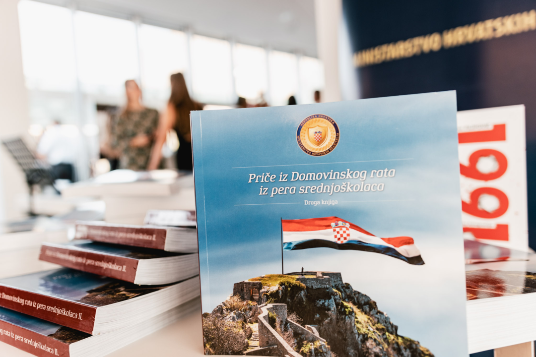 U Veteranskom centru Plenković i pola Vlade uručili priznanja i nagrade učenicima