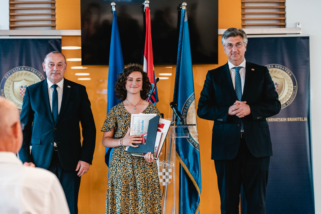 U Veteranskom centru Plenković i pola Vlade uručili priznanja i nagrade učenicima