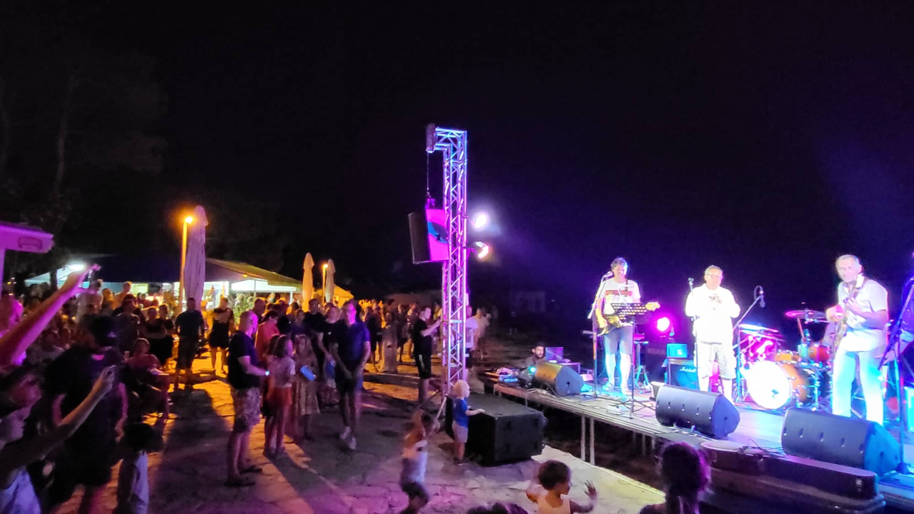 Vrhunski provod na kultnom šibenskom kupalištu: Jadrijaši znaju kako napraviti feštu!  