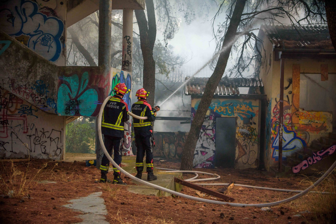 Izbio požar u napuštenom odmaralištu u Vodicama