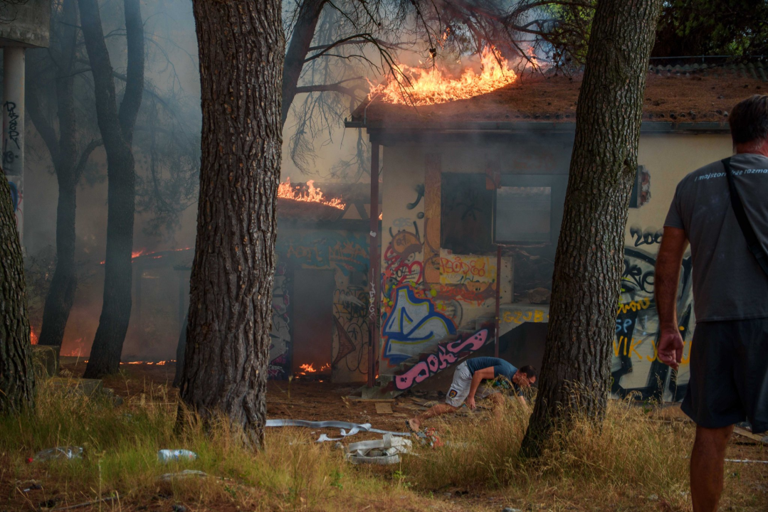 Izbio požar u napuštenom odmaralištu u Vodicama