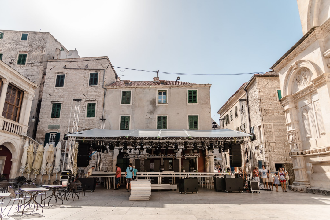 Postavljena pozornica: Sve je spremno za dvije večeri Šansone