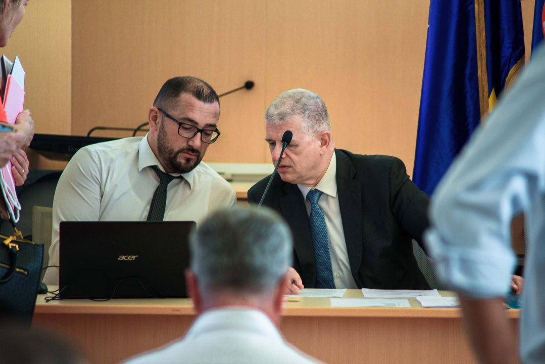 Restović: 'Trebalo je uložiti veći trud i kupiti električne autobuse'; Burić: 'Restović nam priča Crvenkapicu'