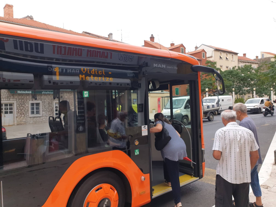 Prvi dan novog gradskog prijevoza: 'Veliki je ovo napredak od vremena kad nitko nije imao pojma kad će bus doći'